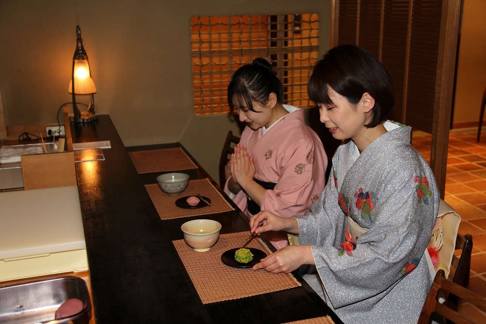 【西陣活性化を応援！】西陣老舗の和菓子ペア喫茶付き　きもの体験（２名様分）